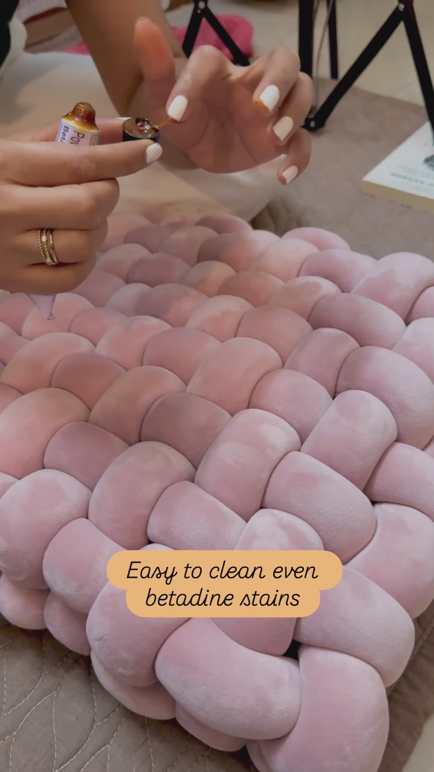 Easy cleaning of Knot plush cushion